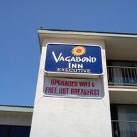 Photo taken at Vagabond Inn Executive Sacramento Old Town by I love bacon. on 5/5/2012
