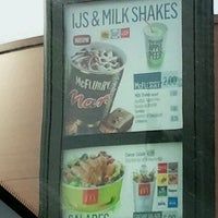 รูปภาพถ่ายที่ McDonald&amp;#39;s โดย Sylvia เมื่อ 4/6/2012