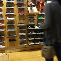 vans stoneridge mall