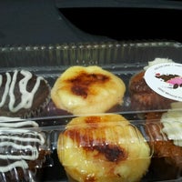 5/8/2012 tarihinde Wendy S.ziyaretçi tarafından Cupcakes-A-Go-Go'de çekilen fotoğraf