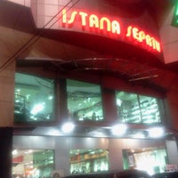 Review Istana Sepatu