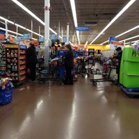 Foto tomada en Walmart Supercentre  por Deborah B. el 4/6/2012