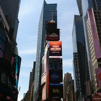 Foto tomada en Dunkin&amp;#39; Times Square Billboard  por Andrew G. el 6/3/2012