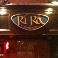 Foto tirada no(a) Rí Rá Irish Pub por Theresa B. em 6/10/2012