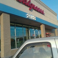 Foto scattata a Walgreens da John R. il 6/18/2012