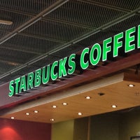 Das Foto wurde bei Starbucks von Sarah M. am 6/17/2012 aufgenommen
