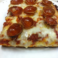 6/30/2012にVanessa V.がVeltre&amp;#39;s Pizza of White Oakで撮った写真