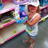 รูปภาพถ่ายที่ Walmart โดย Colin P. เมื่อ 5/26/2012