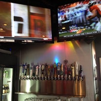 Foto diambil di Brewmasters Bar &amp; Grill oleh Mark H. pada 3/22/2012