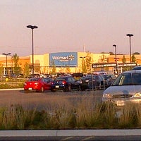 รูปภาพถ่ายที่ Walmart Supercentre โดย Mayer T. เมื่อ 7/12/2012