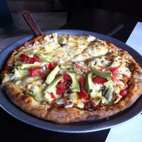 Снимок сделан в Mama&amp;#39;s Pizza пользователем Enrique M. 4/7/2012