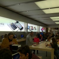 Photo taken at Apple Roma Est by Andrey S. on 4/7/2012