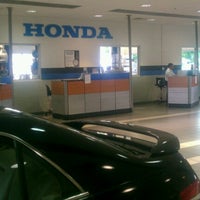รูปภาพถ่ายที่ Honda Of Concord โดย Leon G. เมื่อ 8/9/2012
