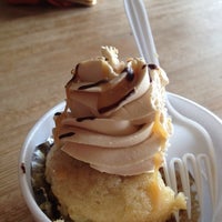 8/25/2012 tarihinde Rose W.ziyaretçi tarafından Ivey Cake'de çekilen fotoğraf
