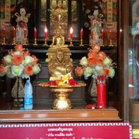 Photo taken at ศาลากลางนำ้ พระโพธิสัตว์กวนอิม SuanPlu temple by MayDayz ♥ F. on 3/4/2012