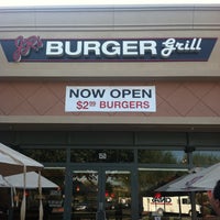 Photo prise au JR&amp;#39;s Burger Grill par Victoria D. le9/4/2012