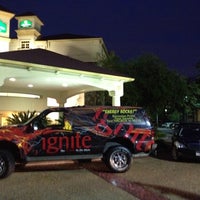 Foto diambil di La Quinta Inn &amp;amp; Suites Houston Galleria Area oleh Rex C. pada 3/29/2012