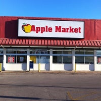 Photo taken at Apple Market by David W. on 8/6/2012