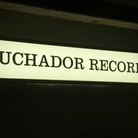 8/11/2012 tarihinde Veronica H.ziyaretçi tarafından Luchador Records'de çekilen fotoğraf