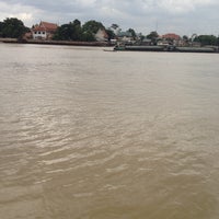 Photo taken at ท่าเรือวัดค้างคาว by lalida r. on 6/21/2012