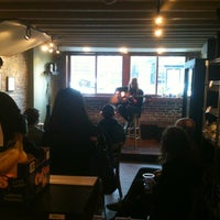 4/29/2012 tarihinde Matthew H.ziyaretçi tarafından Green T Coffee Shop'de çekilen fotoğraf