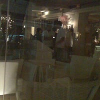 7/16/2012 tarihinde Enas S.ziyaretçi tarafından Platanos cafe bar'de çekilen fotoğraf