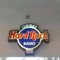 Foto diambil di Hard Rock Radio 87.8FM oleh David L. pada 6/9/2012