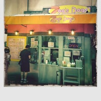 8/20/2012 tarihinde Aaron A.ziyaretçi tarafından Zog&amp;#39;s Dogs'de çekilen fotoğraf