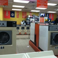 Photo taken at Bubbles &amp;amp; Suds Laundromat by Jorge Ayauhtli O. on 8/23/2012