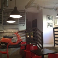 4/27/2012 tarihinde Aniela H.ziyaretçi tarafından Pasta i basta café'de çekilen fotoğraf