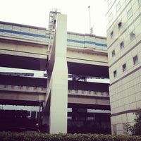 Photo taken at 二ノ橋バス停 by Takahiro Y. on 7/20/2012