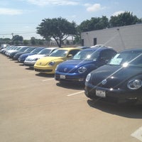 5/20/2012 tarihinde Terry P.ziyaretçi tarafından AutoNation Volkswagen Richardson - Closed'de çekilen fotoğraf