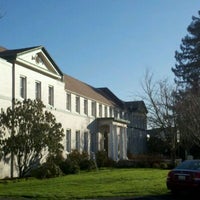 Foto tirada no(a) Multnomah University por Weston R. em 2/24/2012