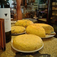 Photo taken at Taberna Dos Chata by Xaquín P. on 7/27/2012