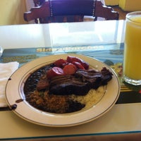 6/19/2012 tarihinde Kami L.ziyaretçi tarafından Terra Brasilis Restaurant - Bridgeport'de çekilen fotoğraf