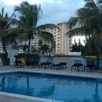 Foto tomada en Pelican Bay at Lucaya Hotel  por Moises M. el 3/21/2012