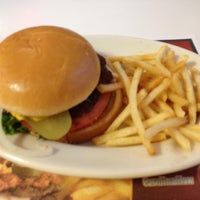 Photo taken at Steak &amp;#39;n Shake by Pat T. on 6/20/2012