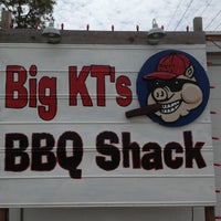 Foto tomada en Big KT&amp;#39;s BBQ Shack  por Kim T. el 6/13/2012