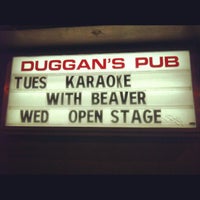 Foto tomada en Duggan&amp;#39;s Pub  por Sarah S. el 6/28/2012