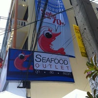 Photo taken at seafood outlet by Datsakorn S. on 7/20/2012