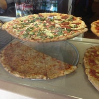 Снимок сделан в Mamma s Brick Oven Pizza &amp;amp; Pasta пользователем Kelly L. 3/24/2012