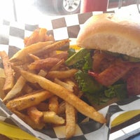 Снимок сделан в Fatty&amp;#39;s Burgers &amp;amp; More пользователем Nick A. 7/27/2012