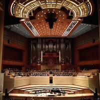 Снимок сделан в Morton H. Meyerson Symphony Center пользователем Laura H. 4/16/2012