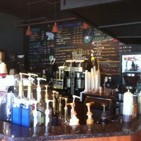 Foto tomada en Mo&amp;#39;Joe Coffee House  por Terry S. el 8/8/2012