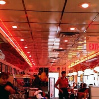 Foto scattata a Kroll&amp;#39;s Diner da Kalee K. il 5/26/2012