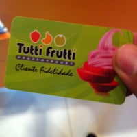 Photo taken at Tutti Frutti Frozen Yogurt by Felipe G. on 6/9/2012