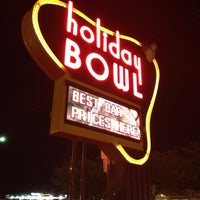 Foto tomada en Skidmore&amp;#39;s Holiday Bowl  por Jimmy S. el 4/15/2012