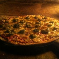 รูปภาพถ่ายที่ La Taula - Pizzas a la Leña โดย La Taula เมื่อ 5/20/2012
