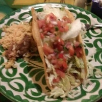 Снимок сделан в La Mesa Mexican Restaurant пользователем Lindsay P. 2/10/2012
