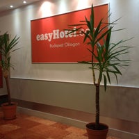 รูปภาพถ่ายที่ easyHotel Budapest Oktogon โดย Gabor R. เมื่อ 5/4/2012
